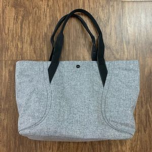 Lululemon Out Of Range Tote *20L